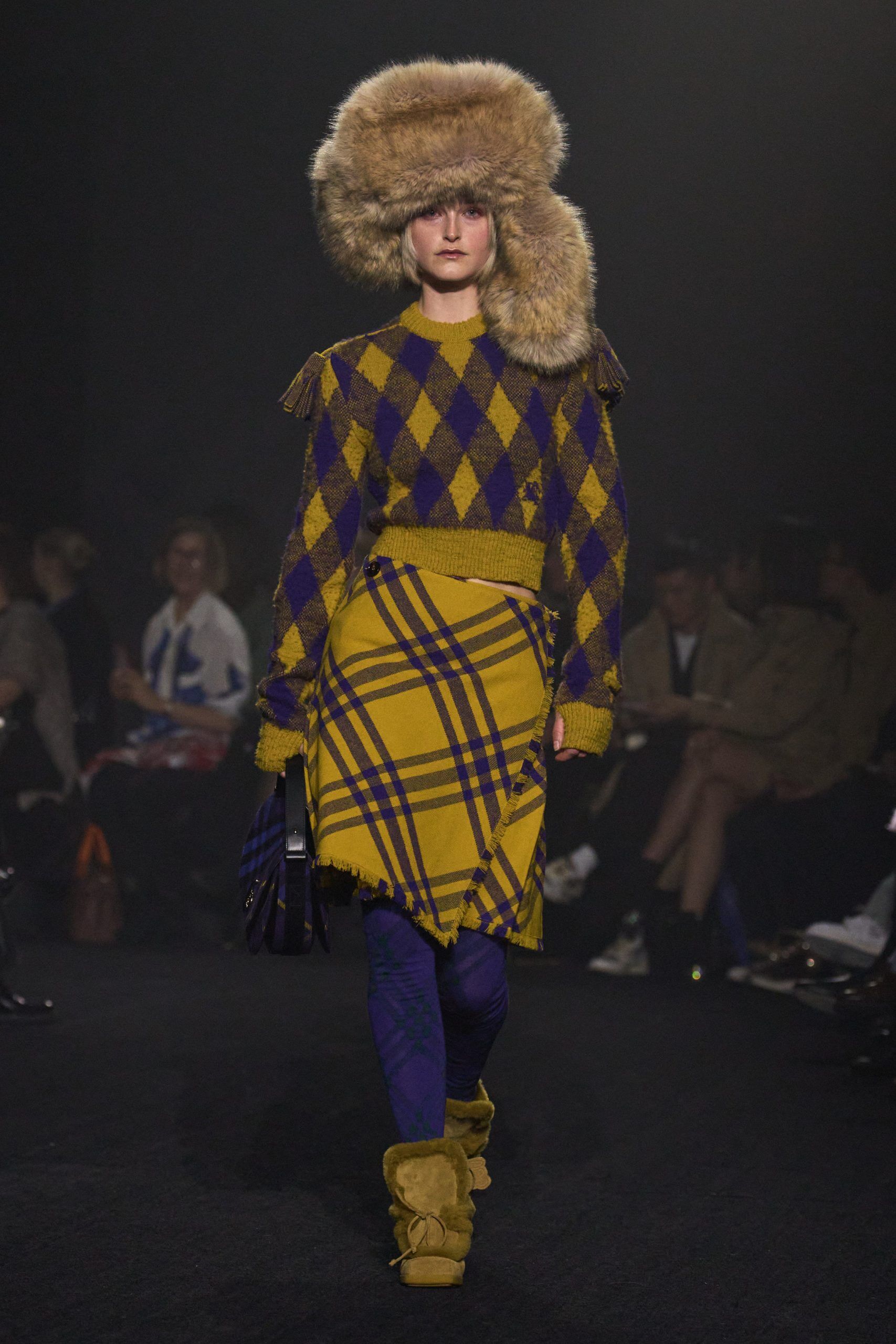 00015-burberry-fall-2023-ready-to-wear-credit-gorunway-scaled.jpg
