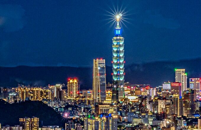 Tòa tháp Taipei 101 ở Đài Bắc, Đài Loan.