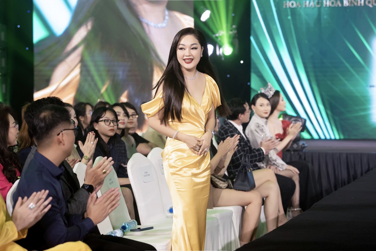 Hoa hậu Quý bà Thanh Nga