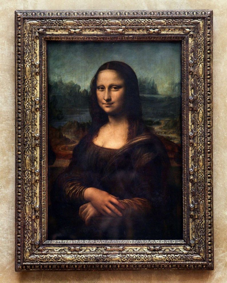 Bức tranh nàng Mona Lisa được treo trong viện bảo tàng Lourve.