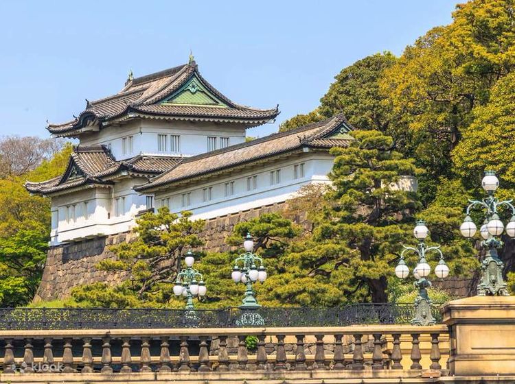 Imperial Palace Highlights Tour with National Licensed Guide in Tokyo -  Klook Việt Nam