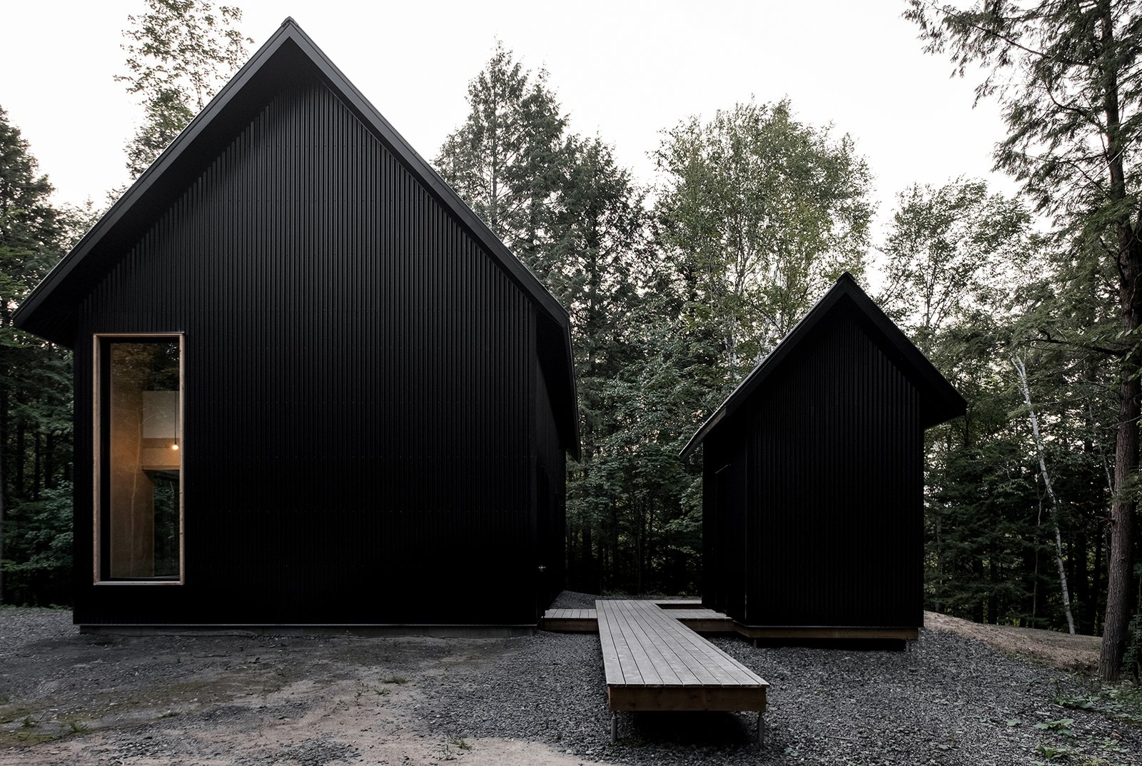 designed-by-montreal-based-practice-appareil-architecture-grand-pic-chalet-is-inspired-by-the-colors-and-vertical-lines-found-throughout-the-forest-around-the-property.jpg