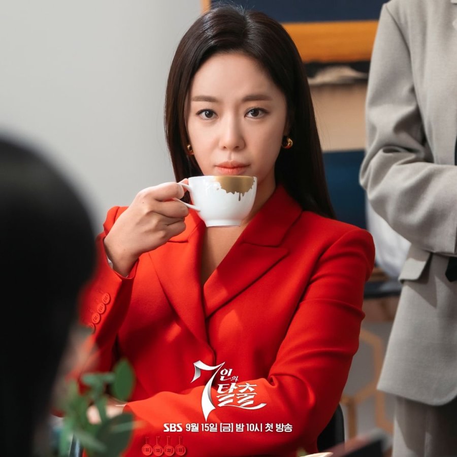 Hwang Jung Eun bị so sánh với “ác nữ” Kim So Yeon