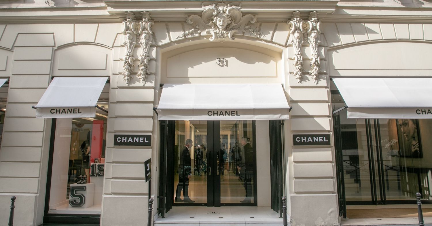 25141720-are-you-rich-enough-to-shop-at-chanel-new-private-stores-2-2_cover_1500x785.jpg