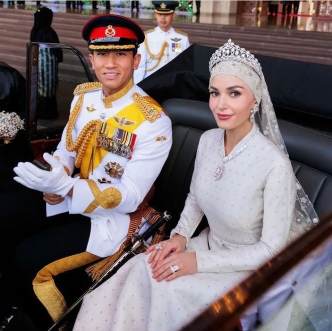 Chuyện tình cổ tích của Hoàng tử Brunei và vợ