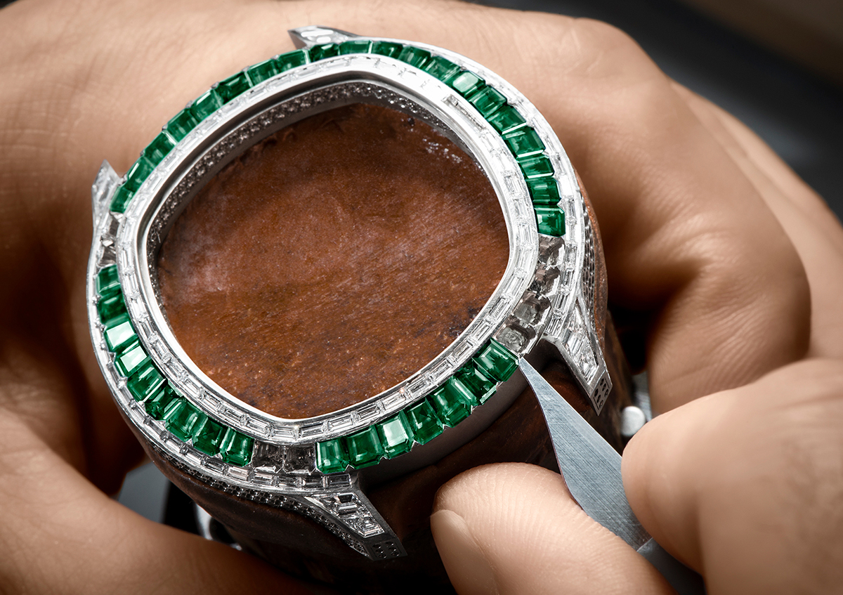 Ra mắt đồng hồ Piaget Polo Emperador đính 53 viên ngọc lục bảo