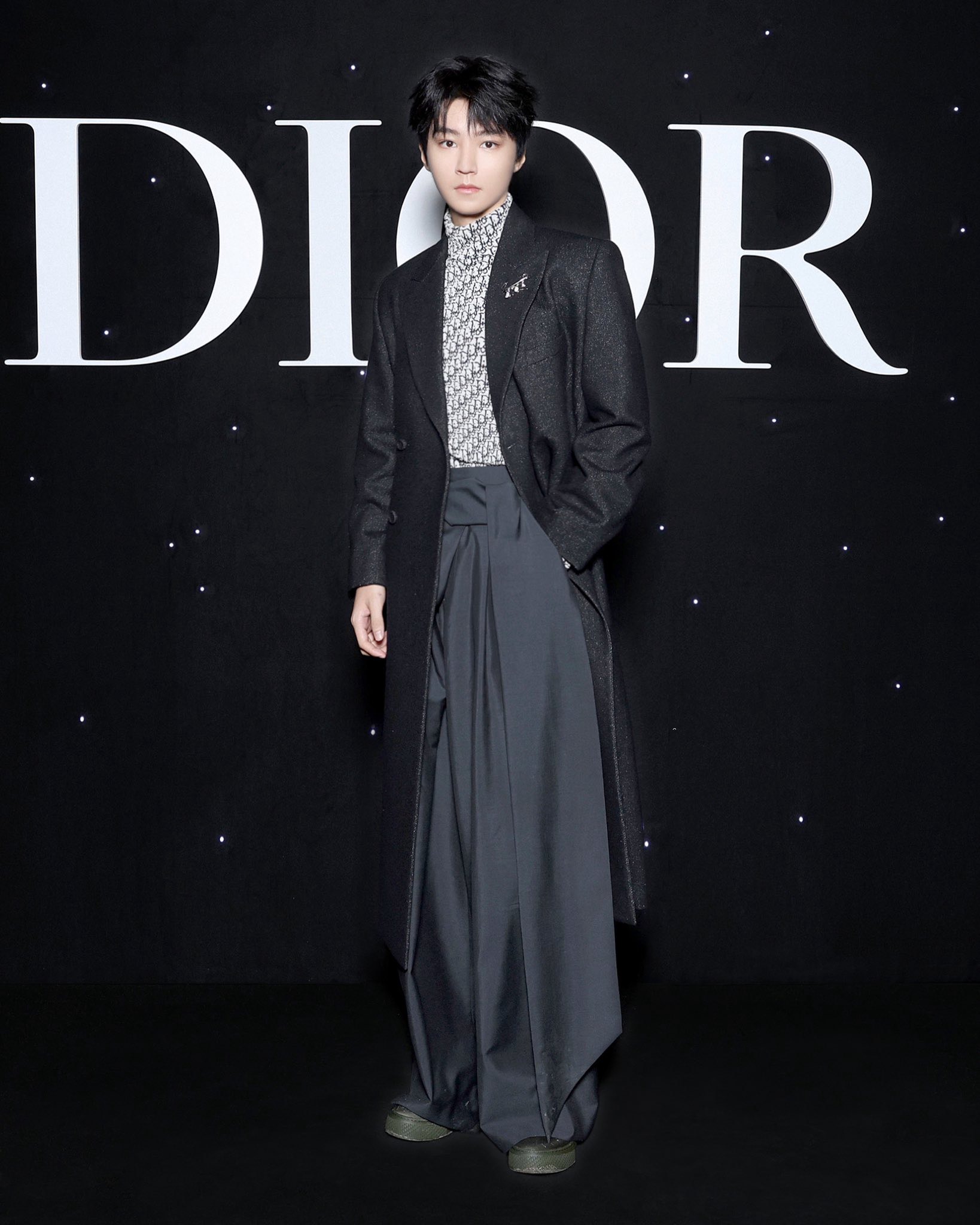 Haerin (Newjeans) lần đầu dự show Dior cùng Châu Kiệt Luân, TXT
