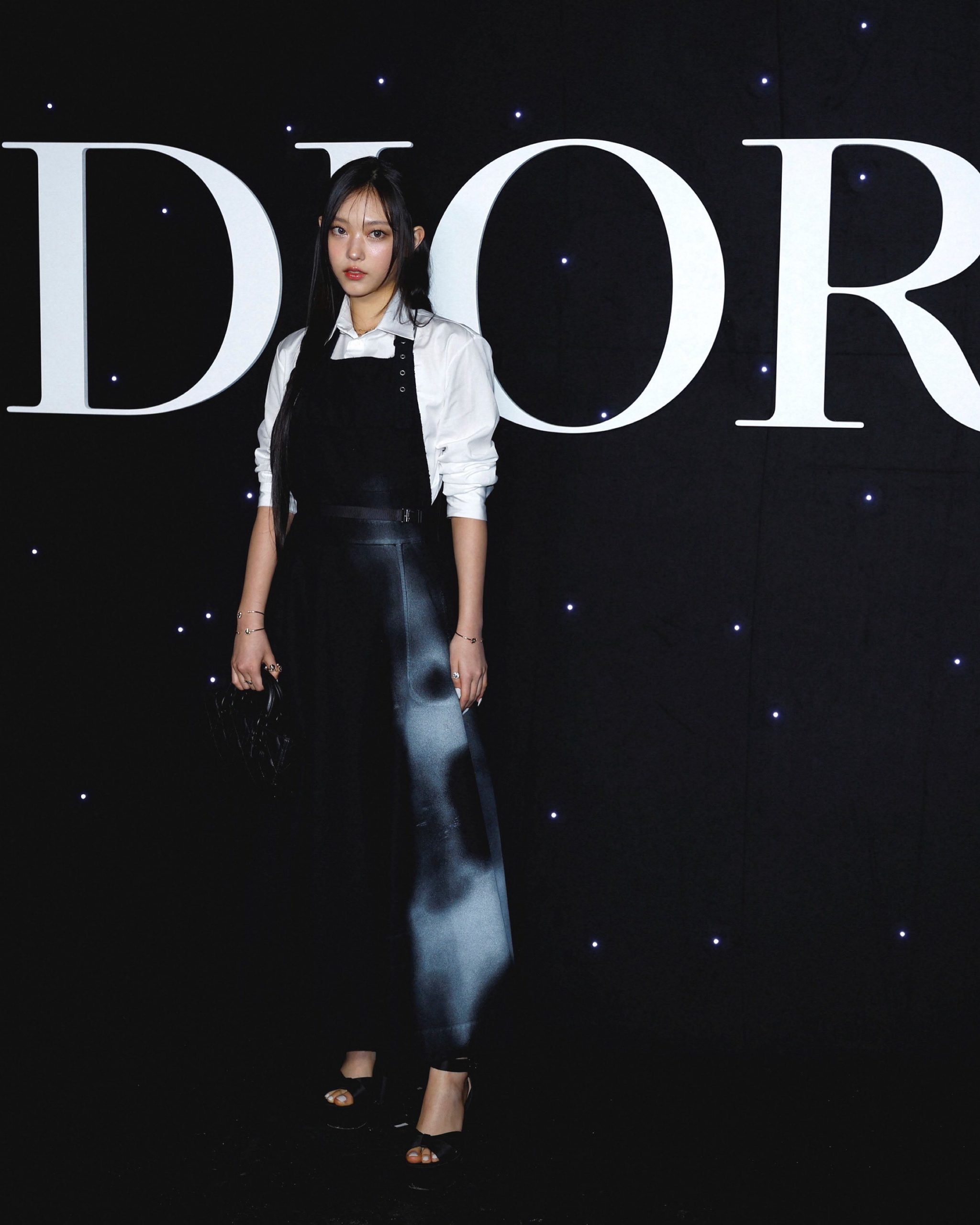 Haerin (Newjeans) lần đầu dự show Dior Men Thu Đông 2024 của Dior