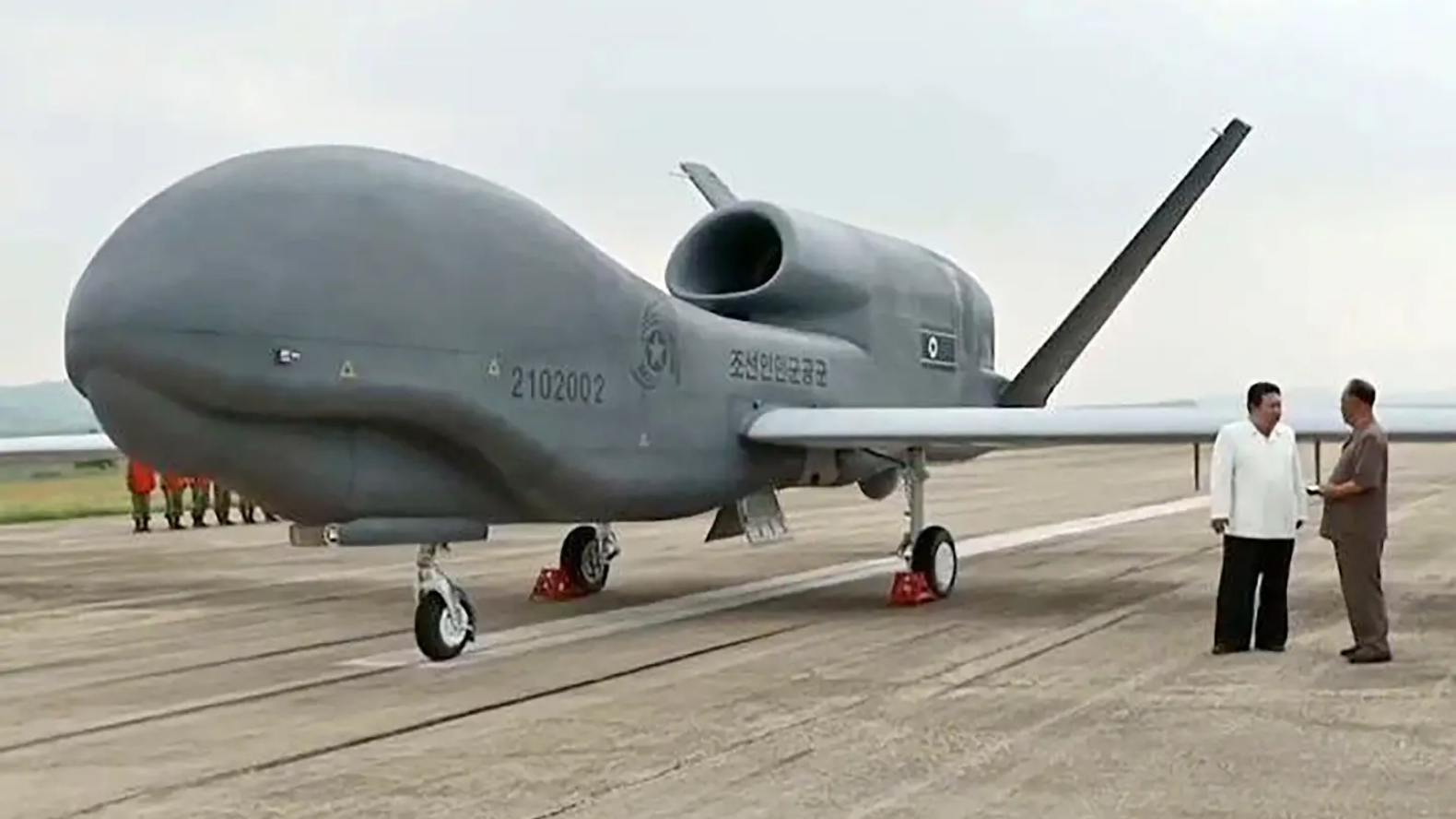 Triều Tiên khoe 2 mẫu UAV giống "Ác điểu" và "Thần chết" của Mỹ