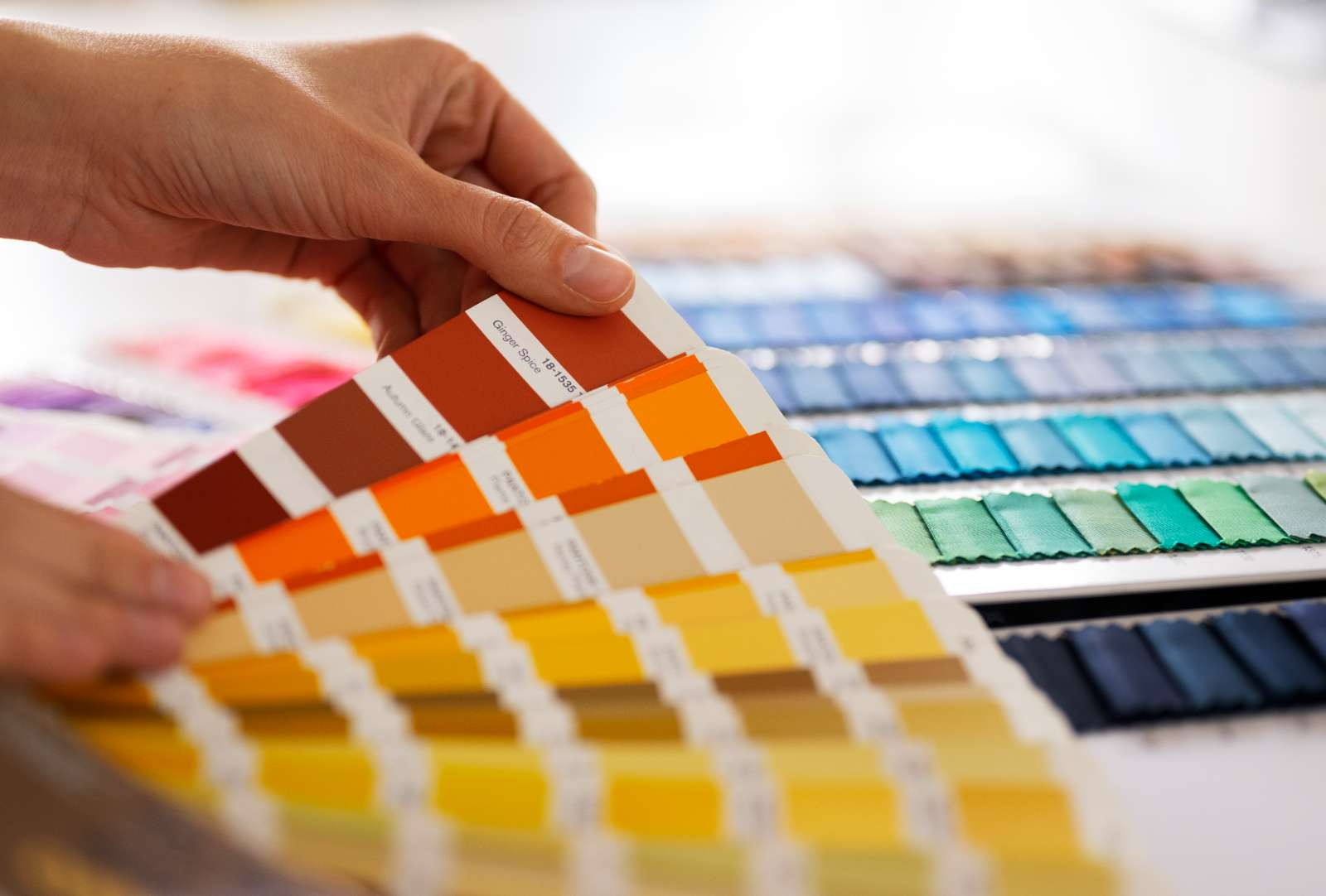 Viện Màu sắc Pantone: Cuộc phiêu lưu màu sắc trong thiết kế nội thất