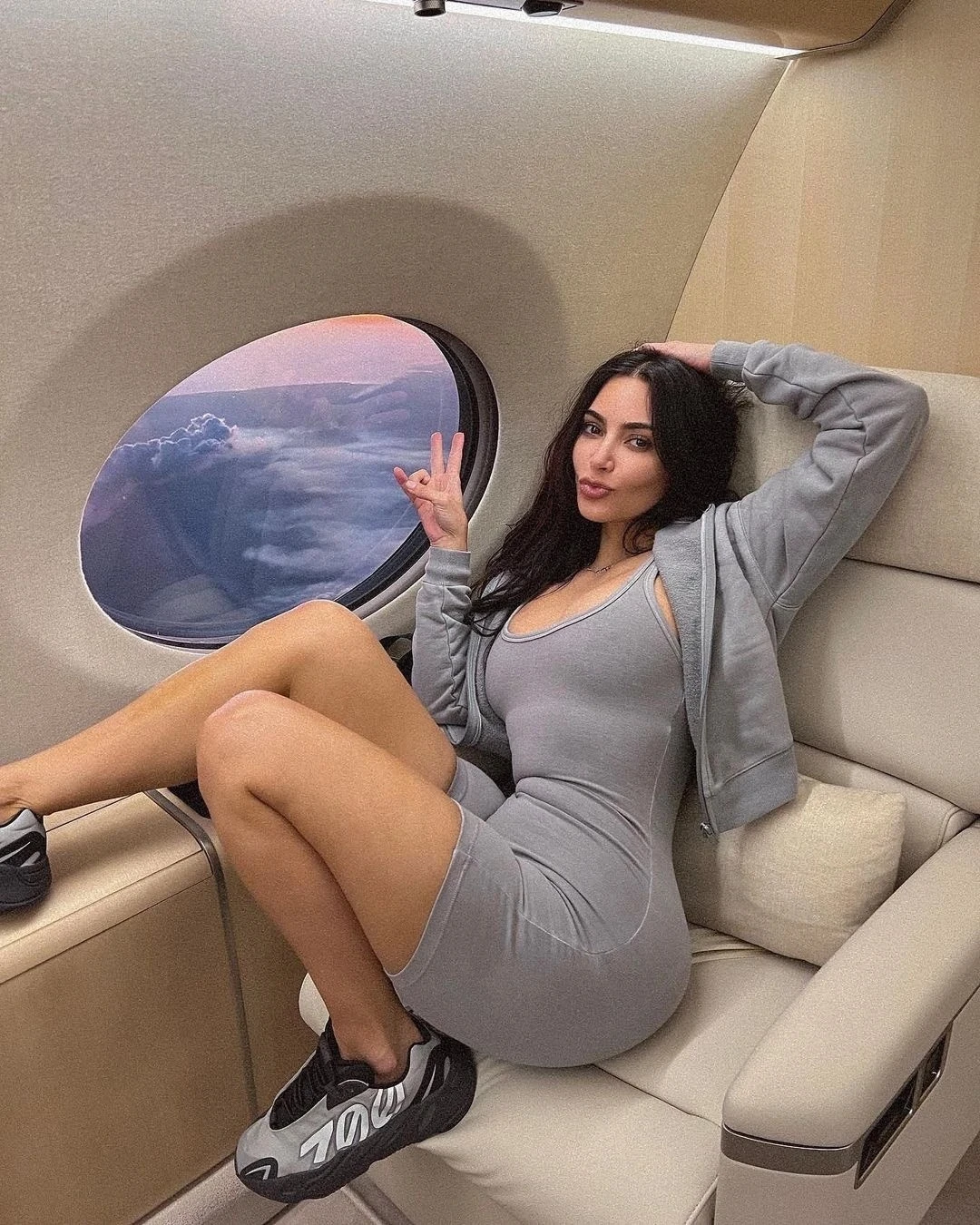 Có gì bên trong máy bay của Kim Kardashian với giá 150 triệu USD?