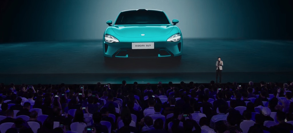 Lần đầu tiên làm ô tô điện, Xiaomi tự tin "gạt giò" được cả Porsche Taycan với coupe 4 cửa điện SU7