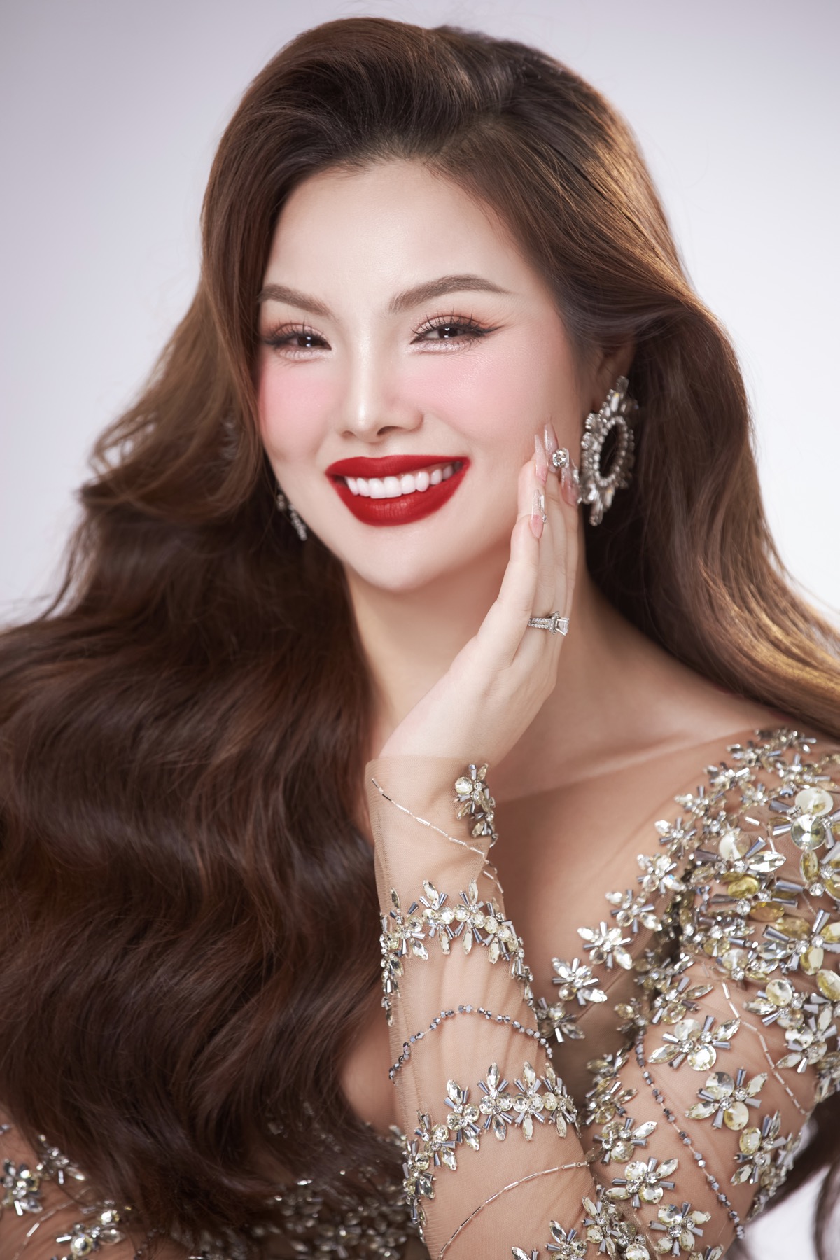 Ngọc Trang chính thức đại diện Mrs. Globe Việt Nam 2024 dự thi Mrs Globe 2024 tại đảo Hải Nam - Trung Quốc