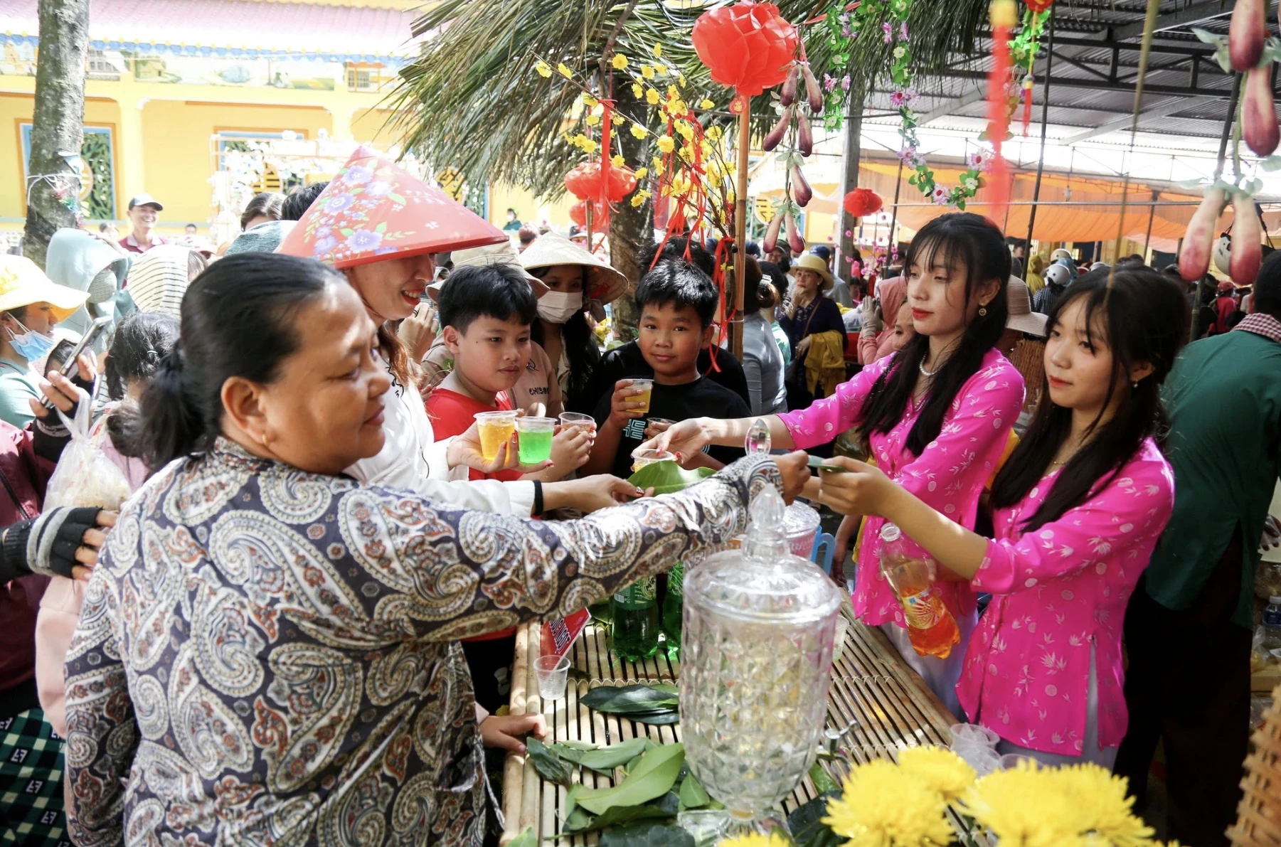 Vì sao Tây Ninh thu hút hàng trăm ngàn du khách dịp rằm tháng giêng