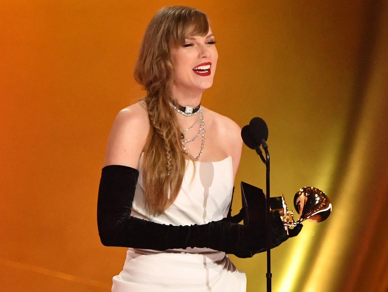 Miley Cyrus, Taylor Swift lập kỷ lục cá nhân ở Grammy 2024