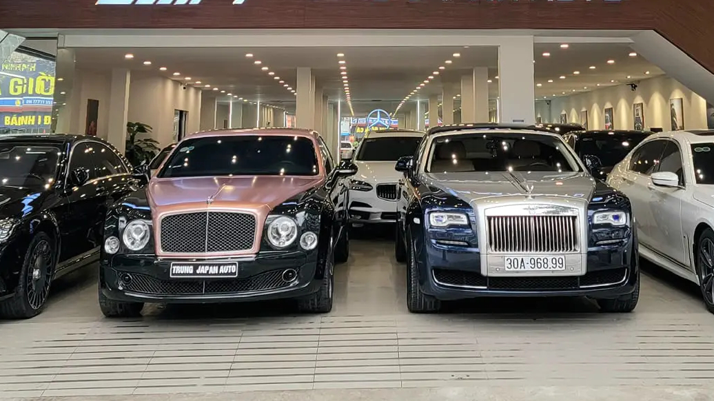 Cách người buôn siêu xe vài trăm triệu bán Rolls-Royce cũ cho đại gia