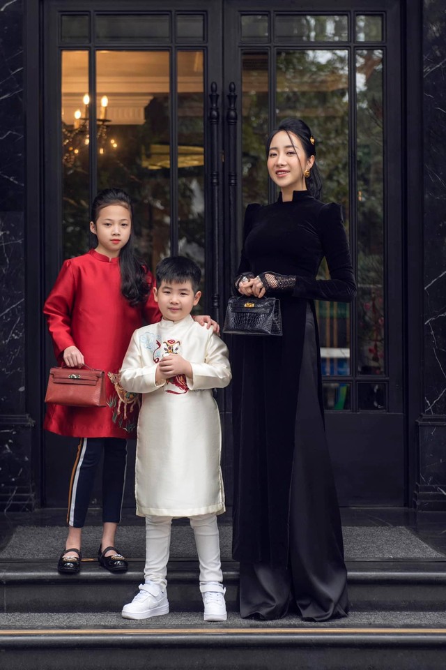Nữ đại gia Hà Nội là mẹ 7 con, U40 được nhận xét "càng đẻ càng đẹp"