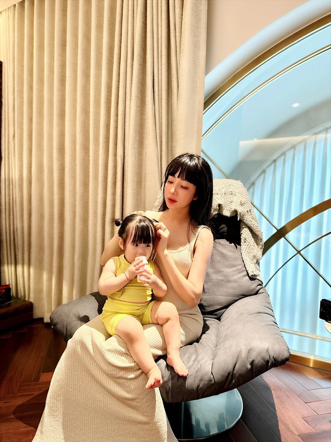Nữ đại gia Hà Nội là mẹ 7 con, U40 được nhận xét "càng đẻ càng đẹp"