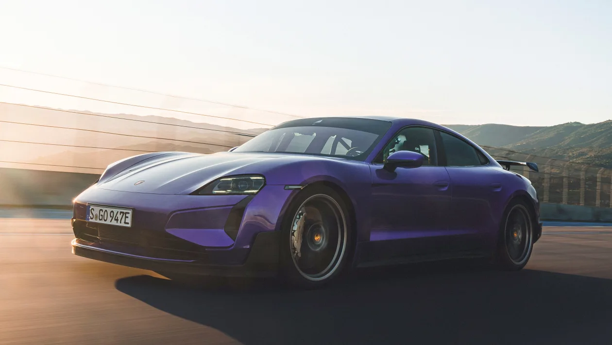 'Cơn lốc' Porsche Taycan Turbo GT của làng xe điện: 2,2 giây tăng tốc từ 0-100 km/h