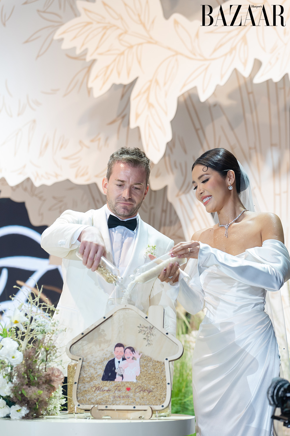 Toàn cảnh đám cưới Minh Tú: Cô dâu diện váy cưới "độc đáo" quẩy" nhiệt tình cùng bạn bè