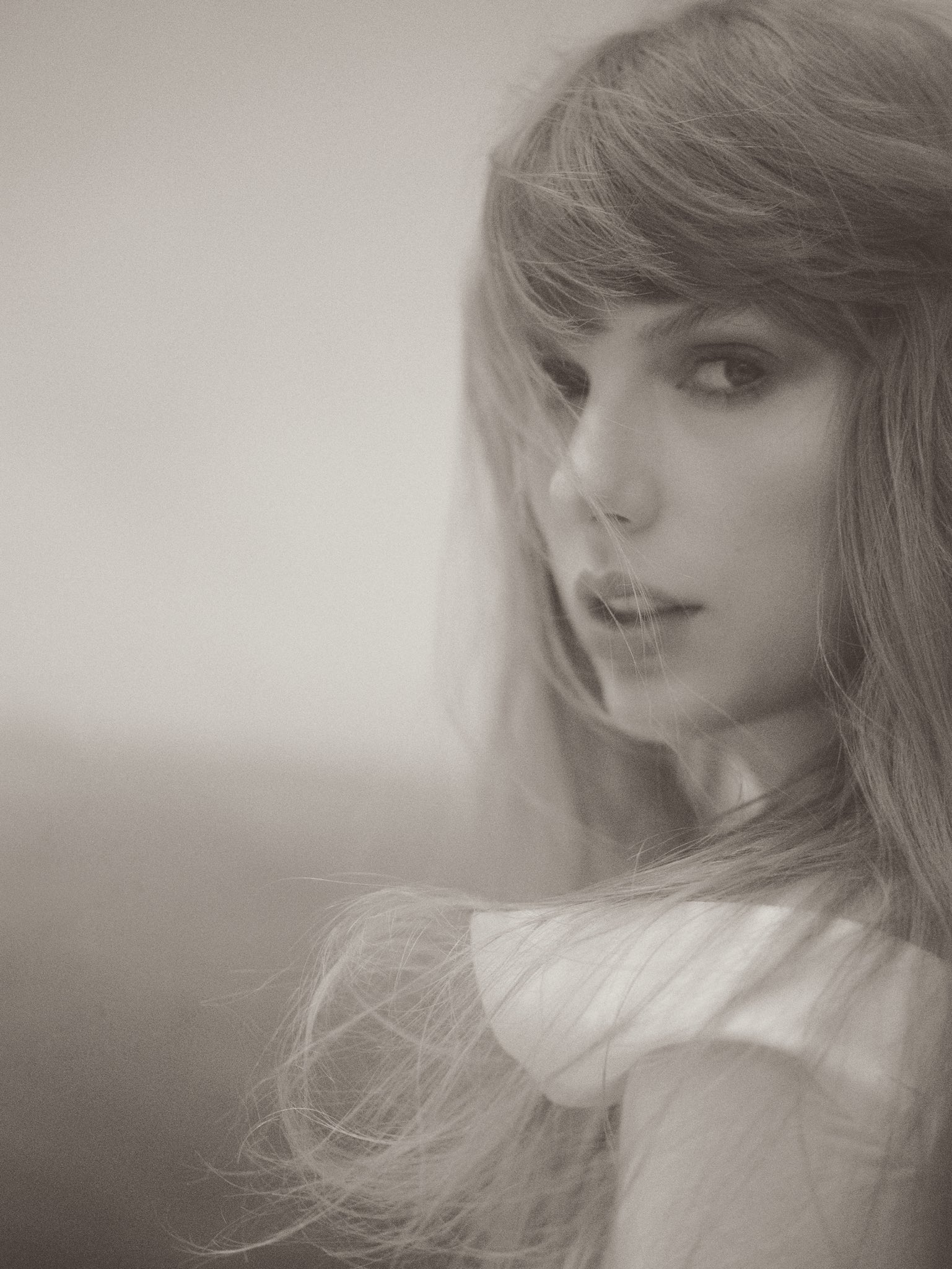 Album mới của Taylor Swift: Gọi Joe Alwyn là "chồng", kể chuyện bị "đâm sau lưng", 16 ca khúc quá hay lập tức được chấm điểm tuyệt đối!
