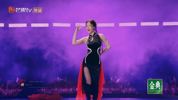Một chị đẹp Trung Quốc bất ngờ trình diễn bản hit của Tăng Duy Tân