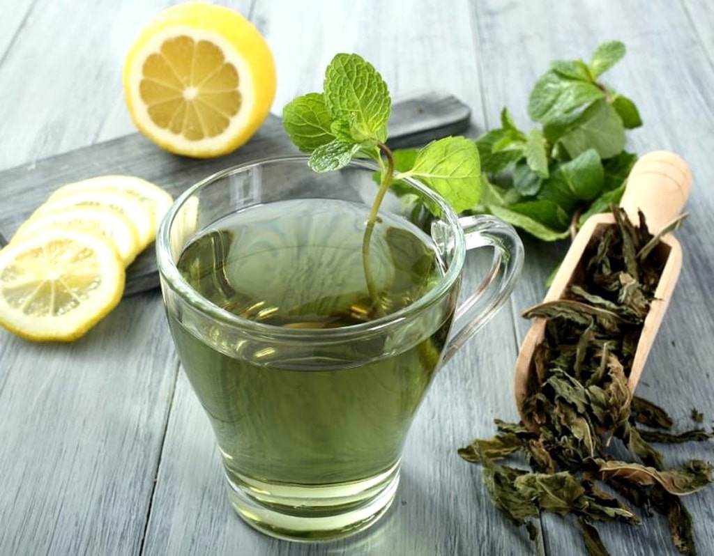 Bác sĩ Nhật Bản gợi ý kết hợp trà xanh và chanh để giảm cân