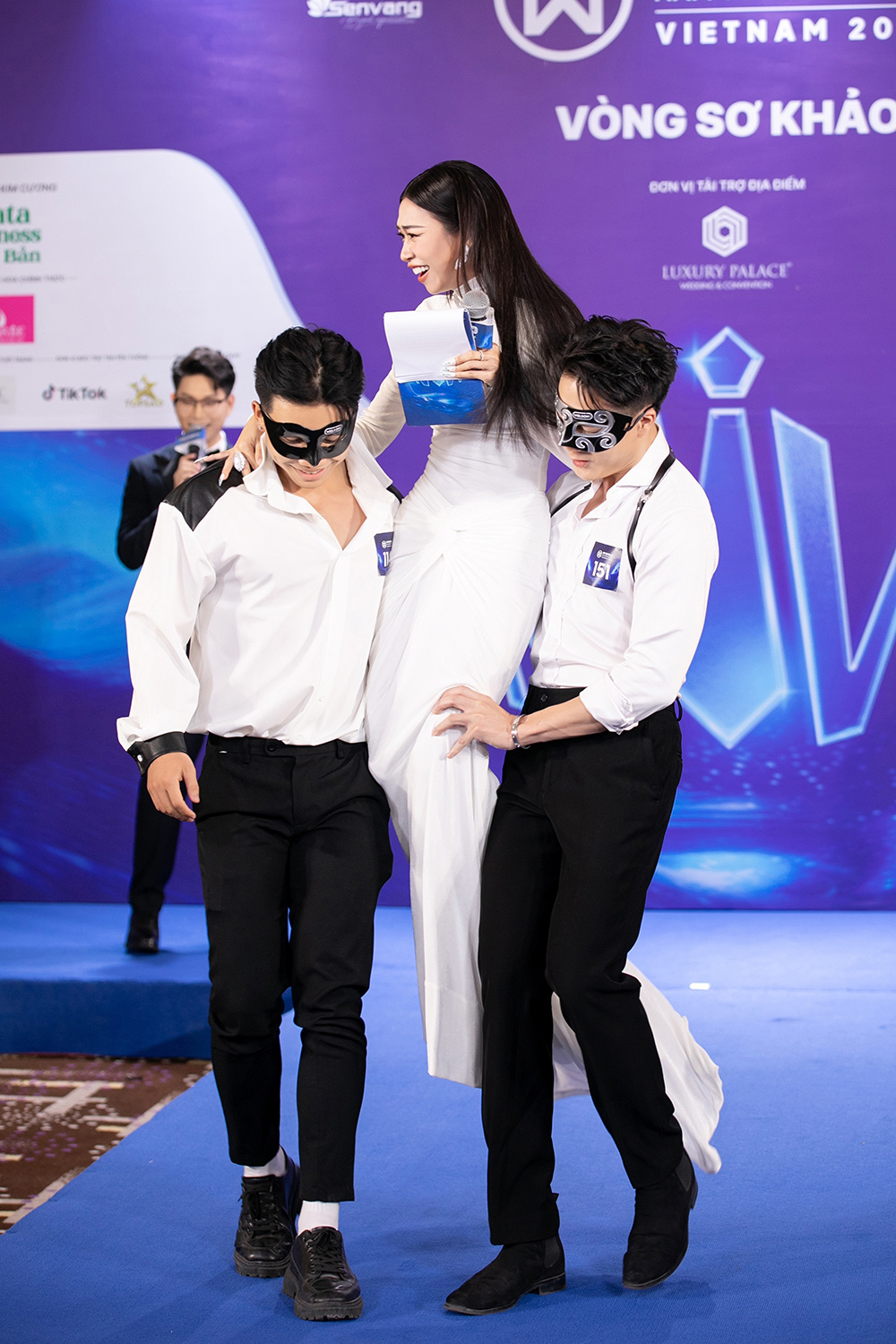 Lương Thùy Linh, Hoàng Phương, Đỗ Hà đến vòng sơ khảo Mr World Vietnam ủng hộ các thí sinh
